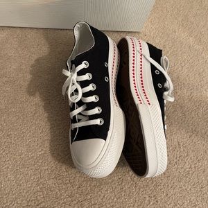 Low converse with hearts